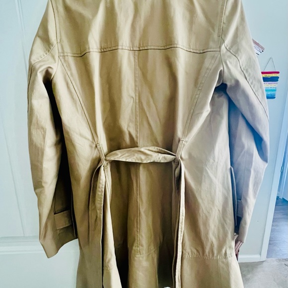 Banana Republic flared hem trench. As seen on Norma Bates on ’Bates Motel.’ - Picture 7 of 9